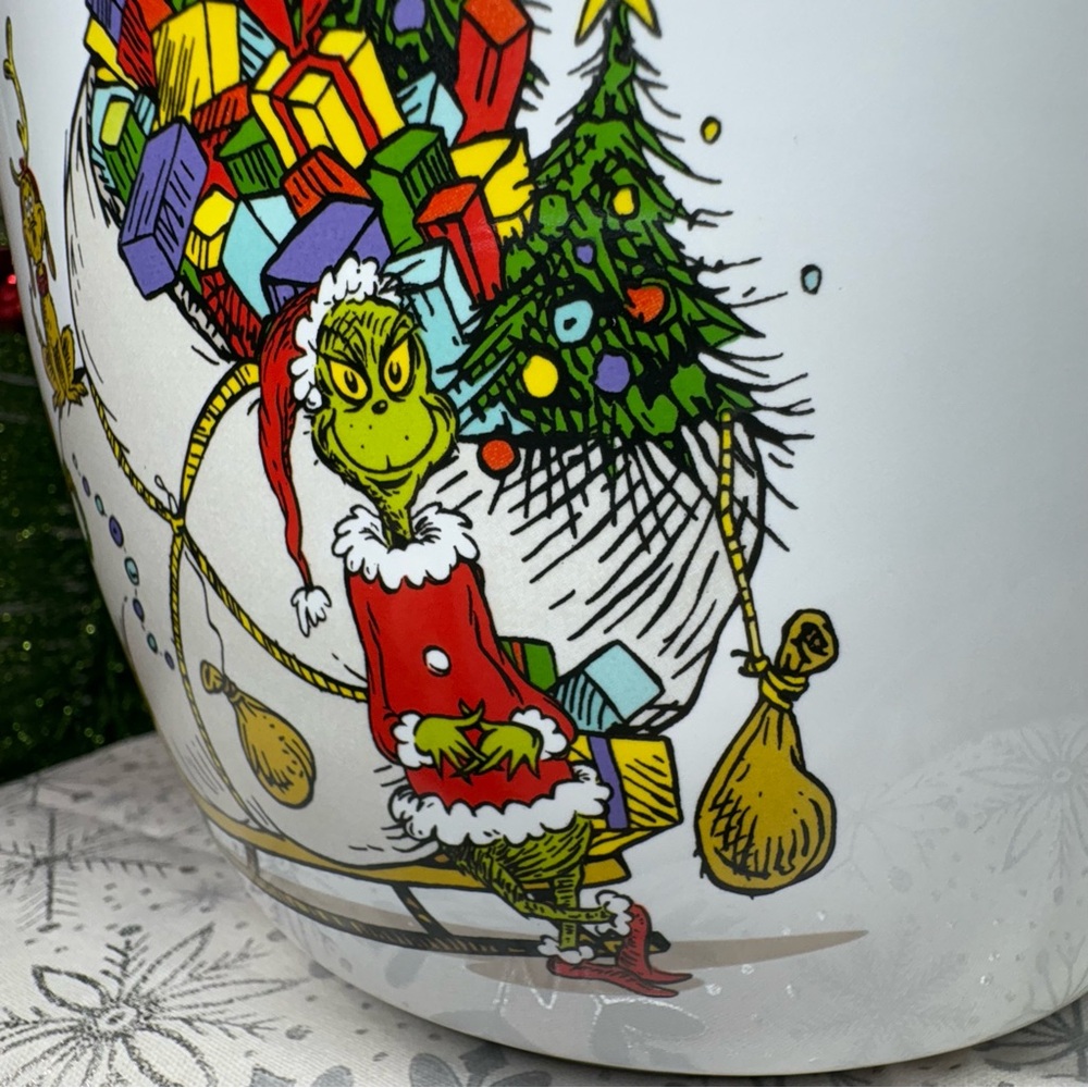 How The Grinch Stole Christmas XL Mixing Bowl-Grinch Max Sled Of Stolen Presents - Picture 10 of 12
